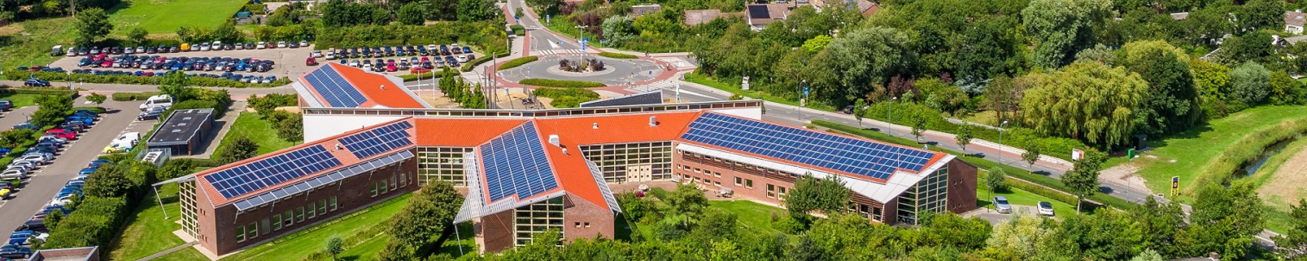 luchtfoto gemeentehuis